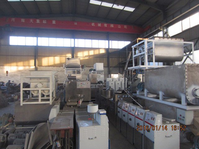 面皮機(jī)生產(chǎn)車(chē)間